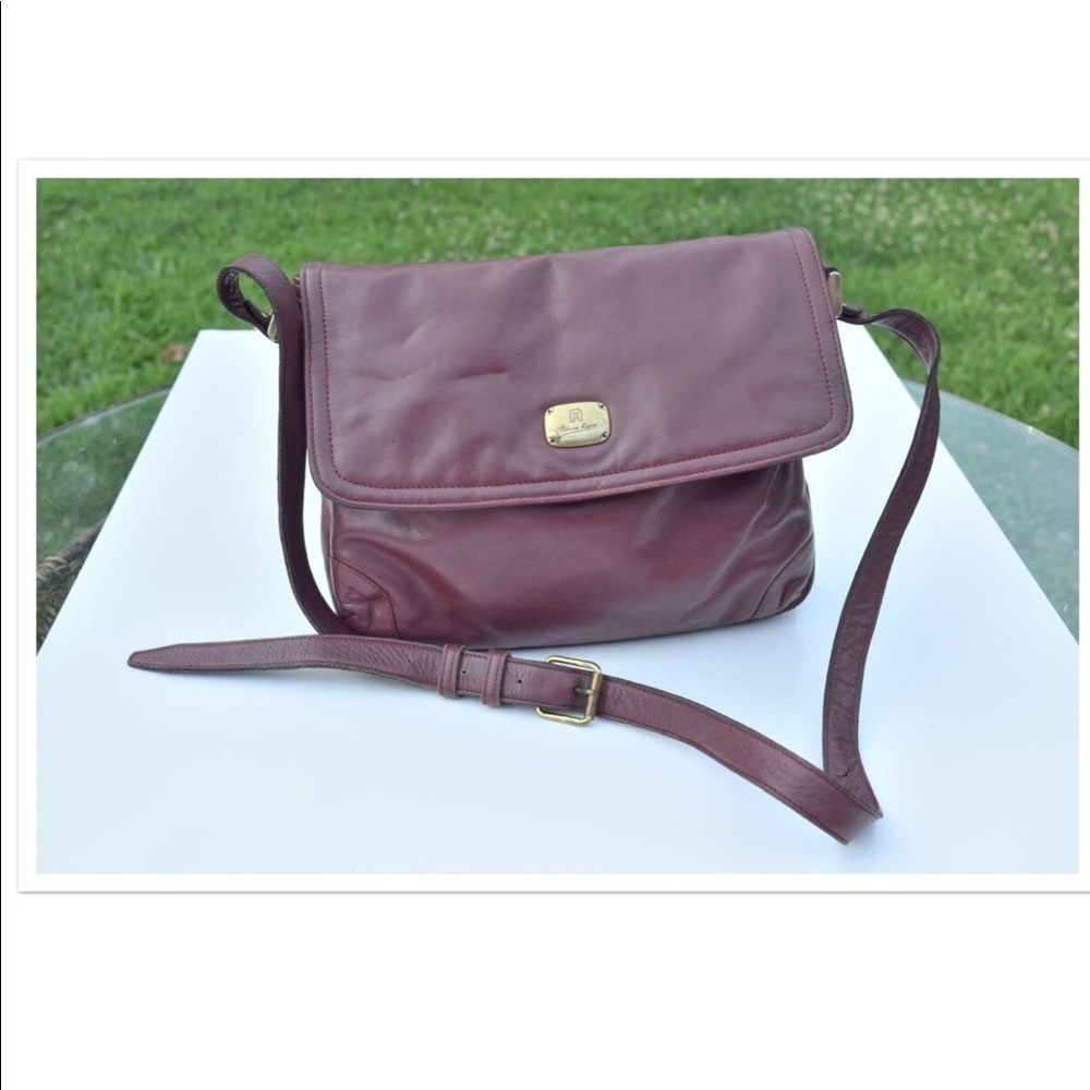 Vintage Etienne Aigner cross body bag